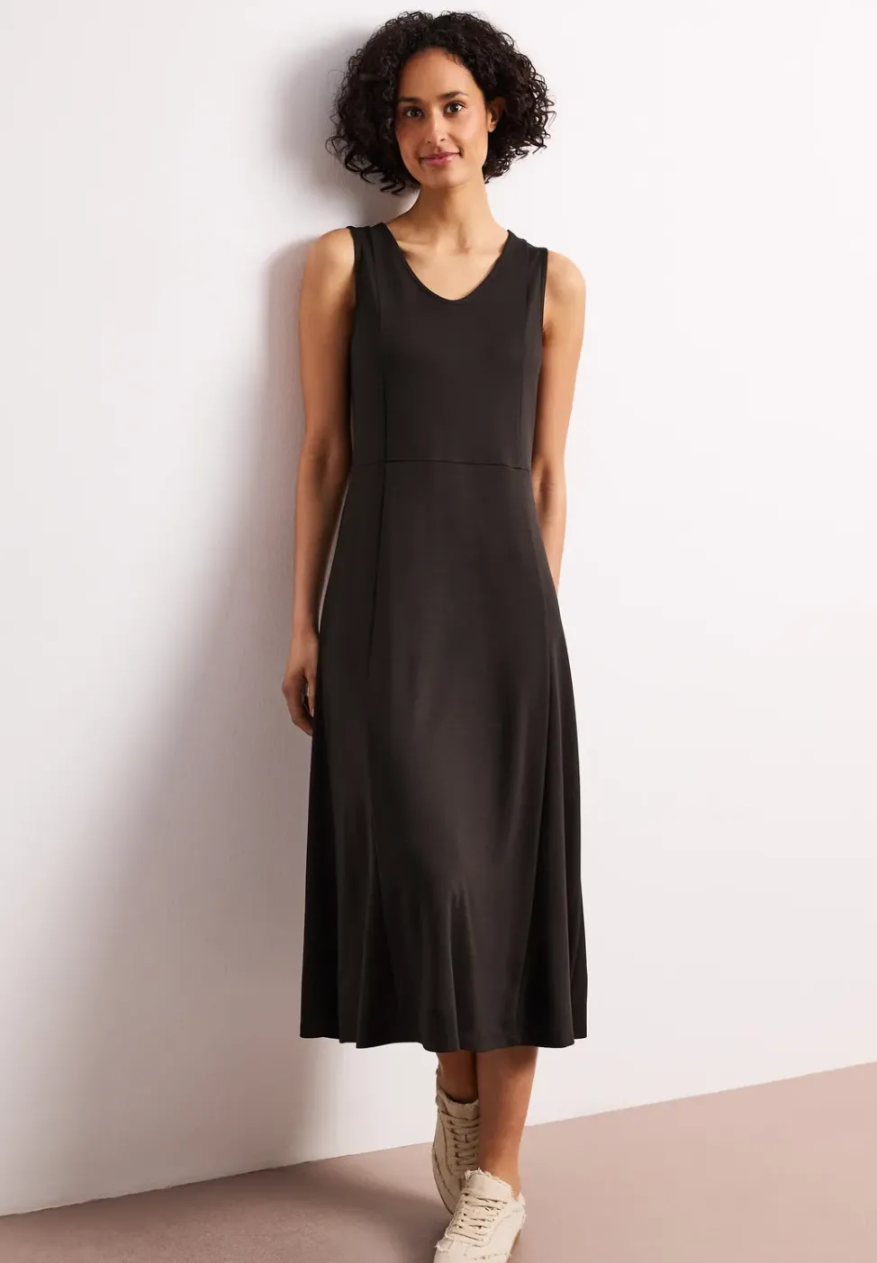Robe midi sans manches de couleur unie