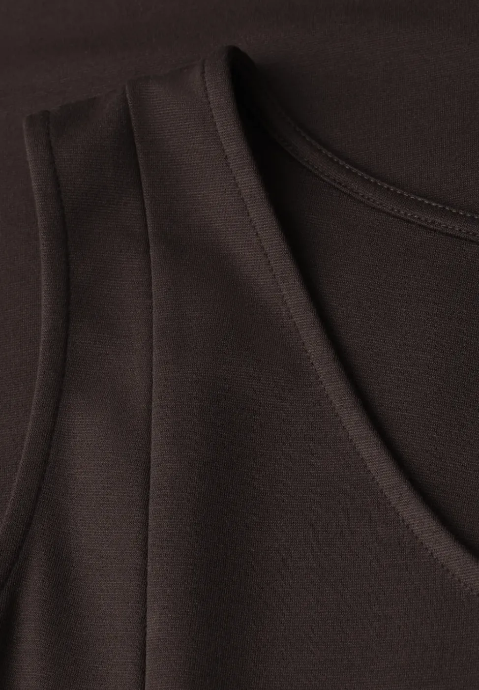 Robe midi sans manches de couleur unie