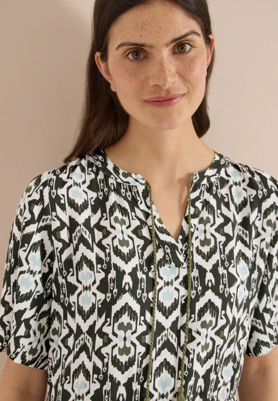 Robe mi-longue avec motif graphique