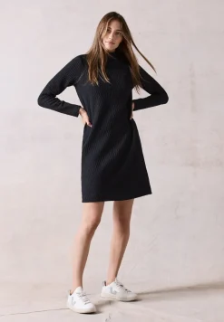 Robe structurée avec turtleneck