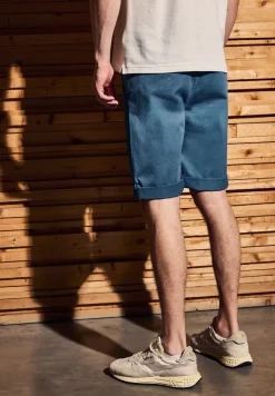 Short chino