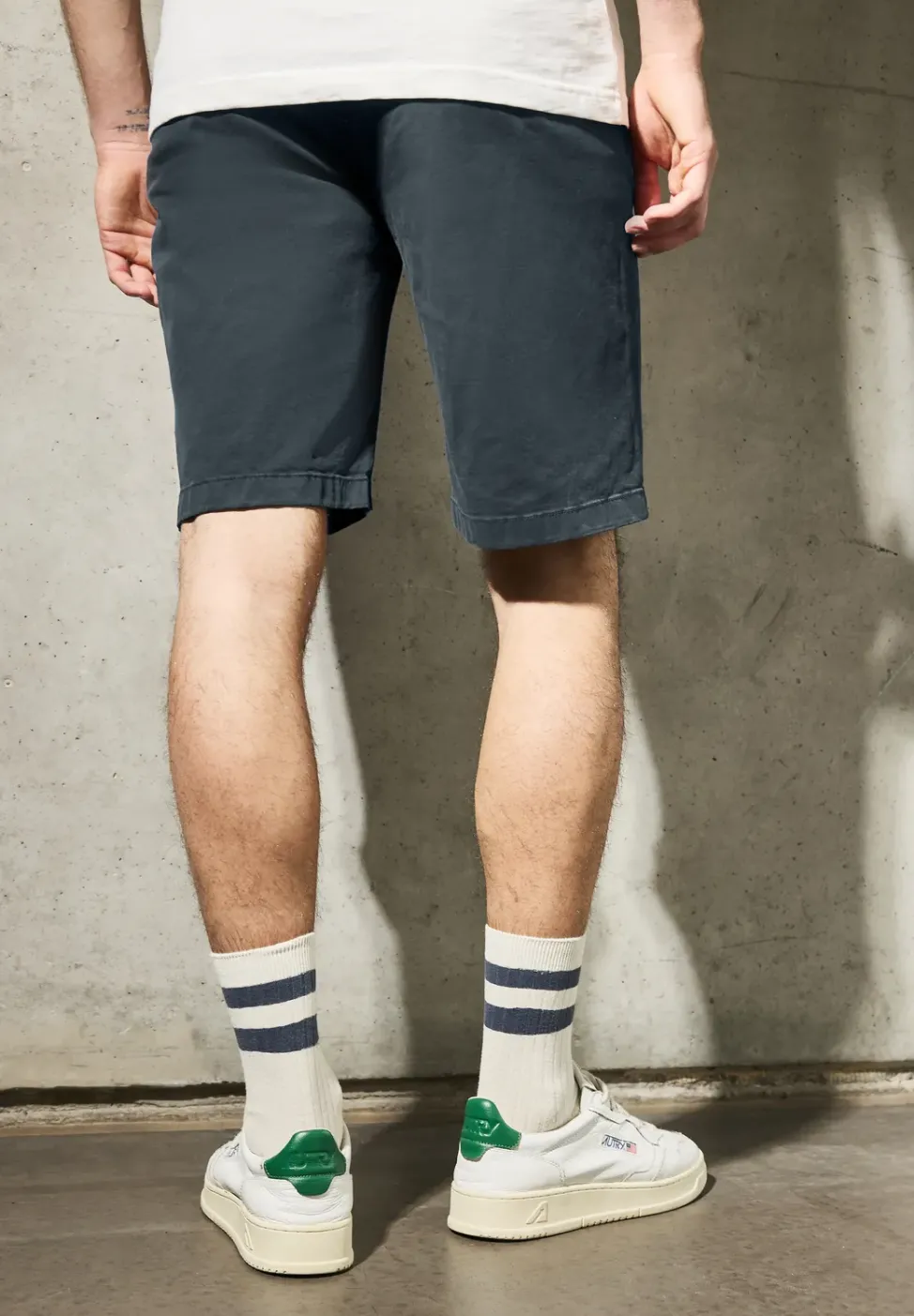 Short chino