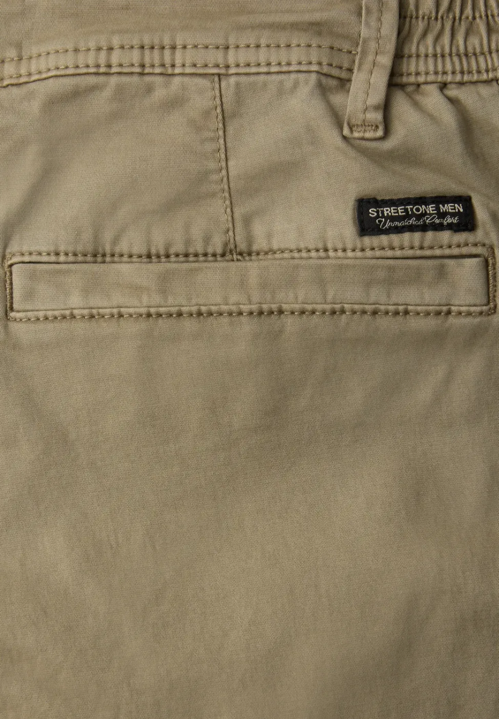 Short chino Regular Fit avec poches