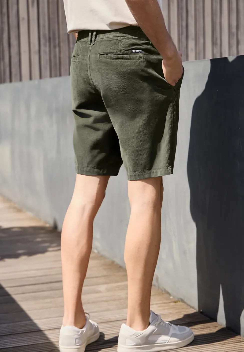 Short chino Regular Fit en velours côtelé