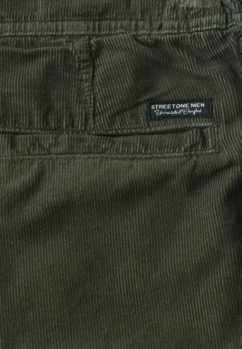 Short chino Regular Fit en velours côtelé
