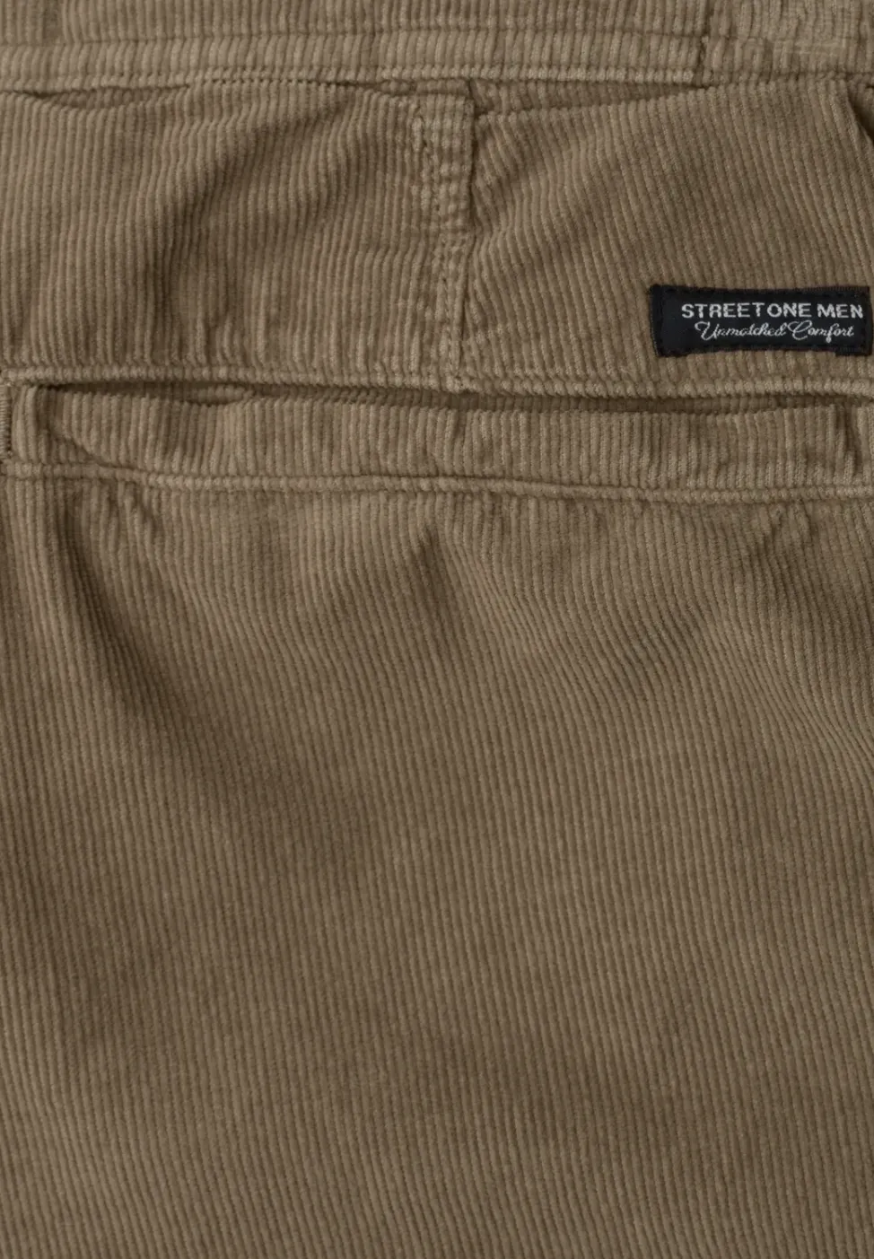 Short chino Regular Fit en velours côtelé