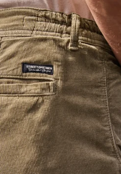 Short chino Regular Fit en velours côtelé