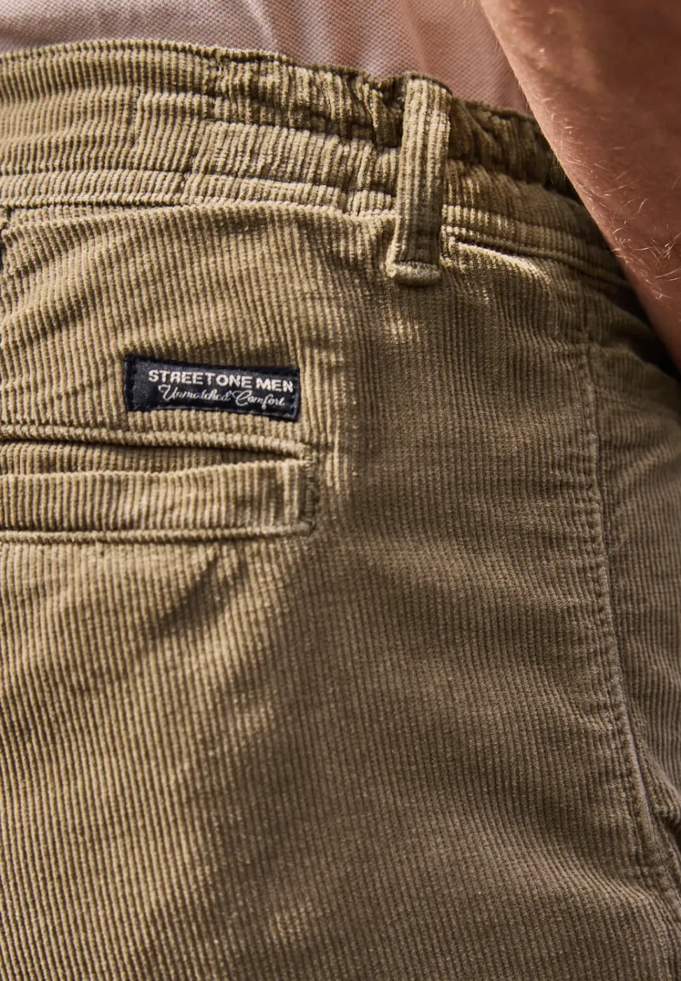 Short chino Regular Fit en velours côtelé
