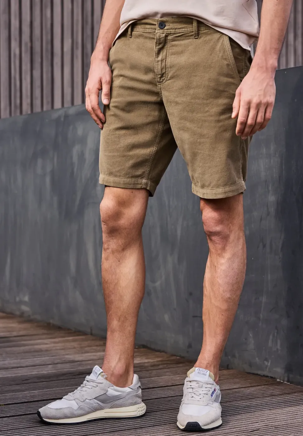 Short chino Regular Fit en velours côtelé
