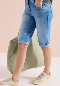 Short en jean jambes droites et coupe slim