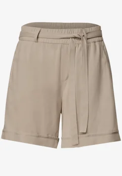 Short taille haute avec ceinture