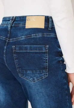 Slim Legs Jeans