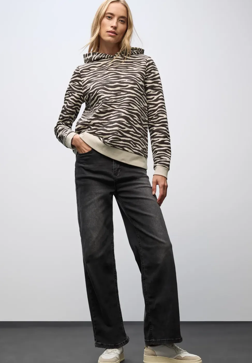 Sweat à capuche à motifs