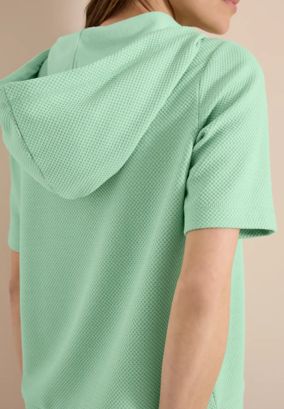 Sweat-shirt à capuche manches courtes