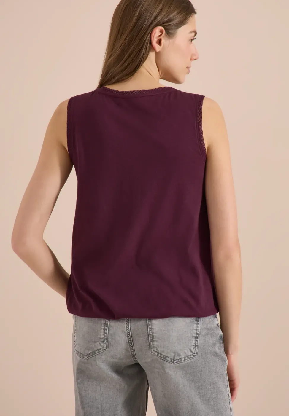 Top avec col en V et bande crocheté