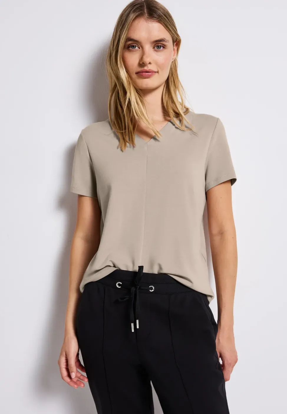 T-shirt à col en V