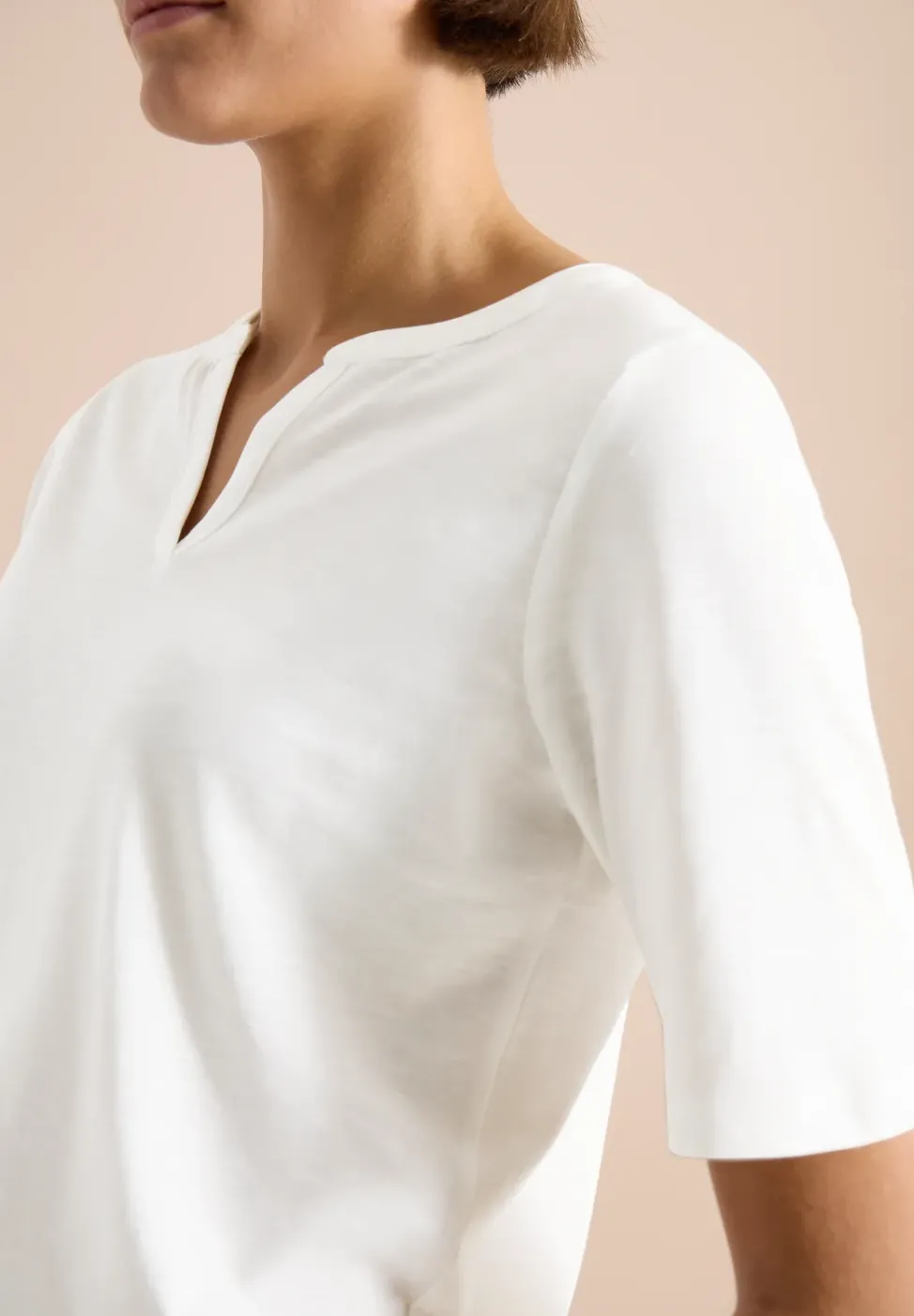 T-shirt à col fendu de couleur unie