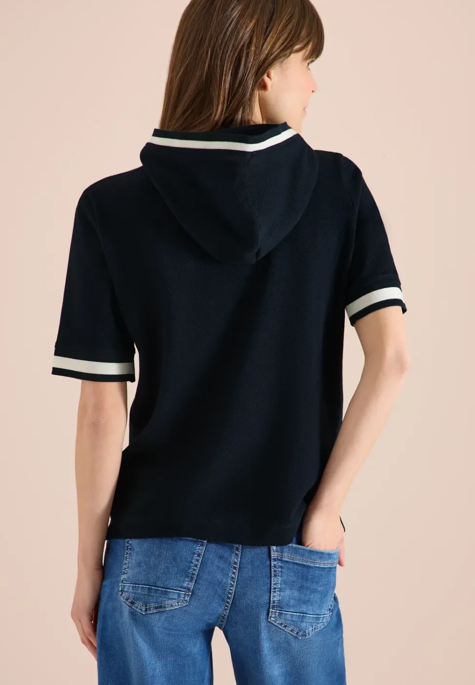 T-shirt à manches courtes avec capuche et détails côtelés