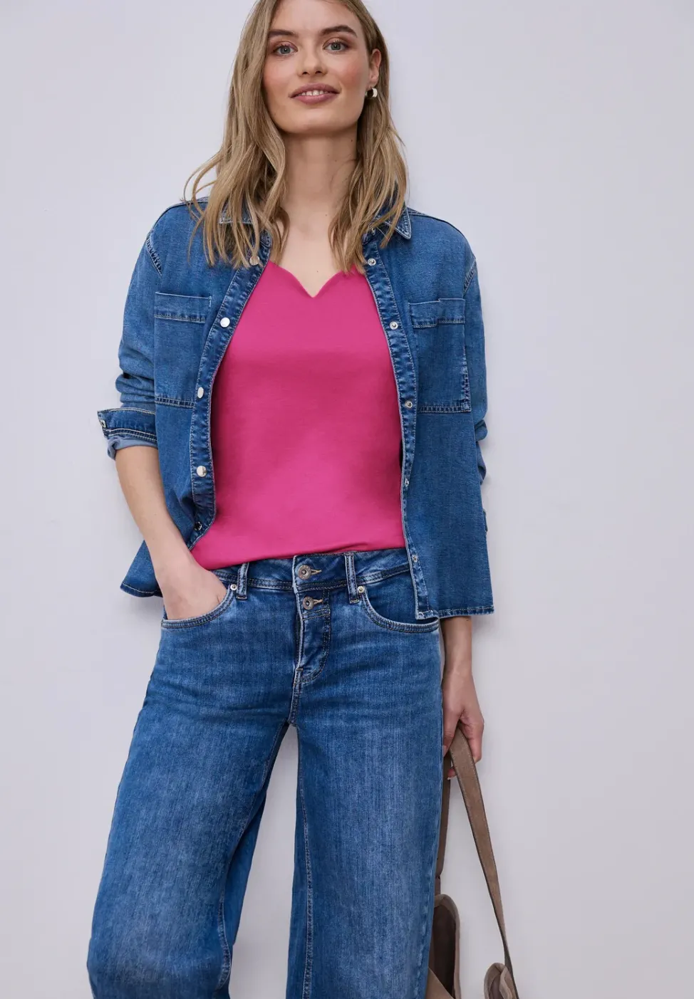 T-shirt à manches courtes avec encolure en cœur