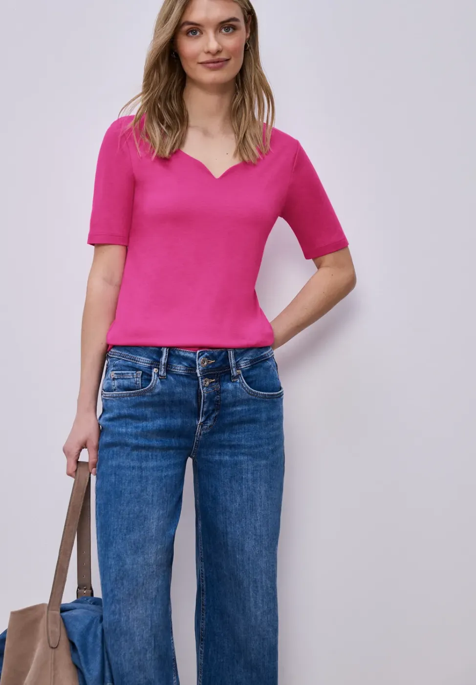 T-shirt à manches courtes avec encolure en cœur