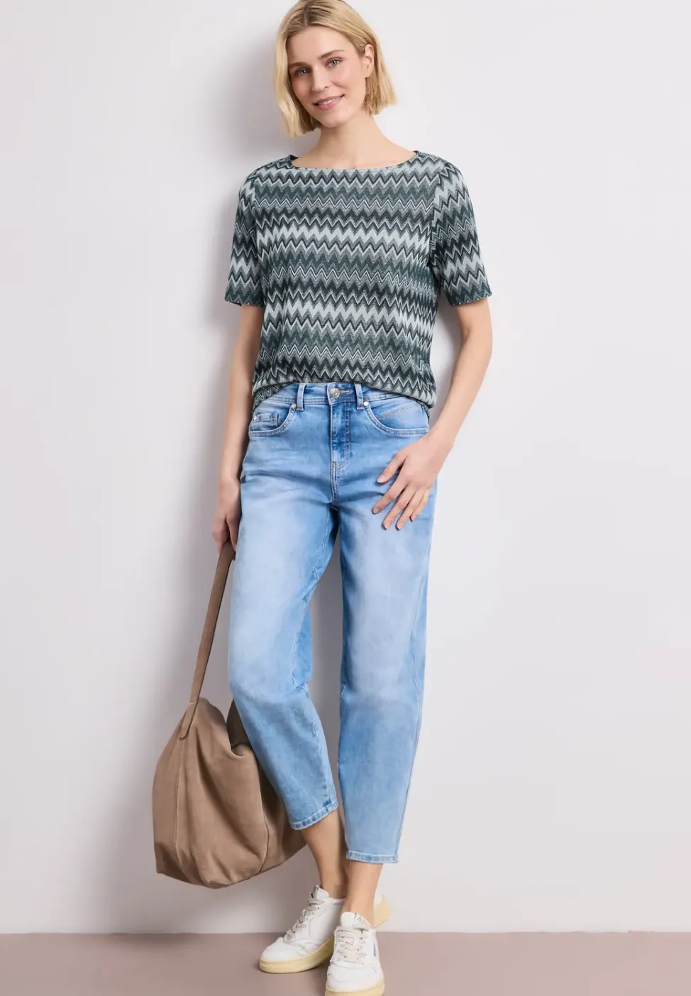 T-shirt avec boatneck et imprimé en zigzag