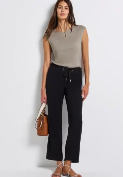 T-shirt avec découpe