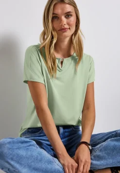 T-shirt avec découpe