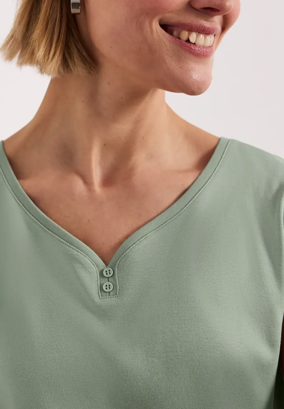 T-shirt avec détail de boutons