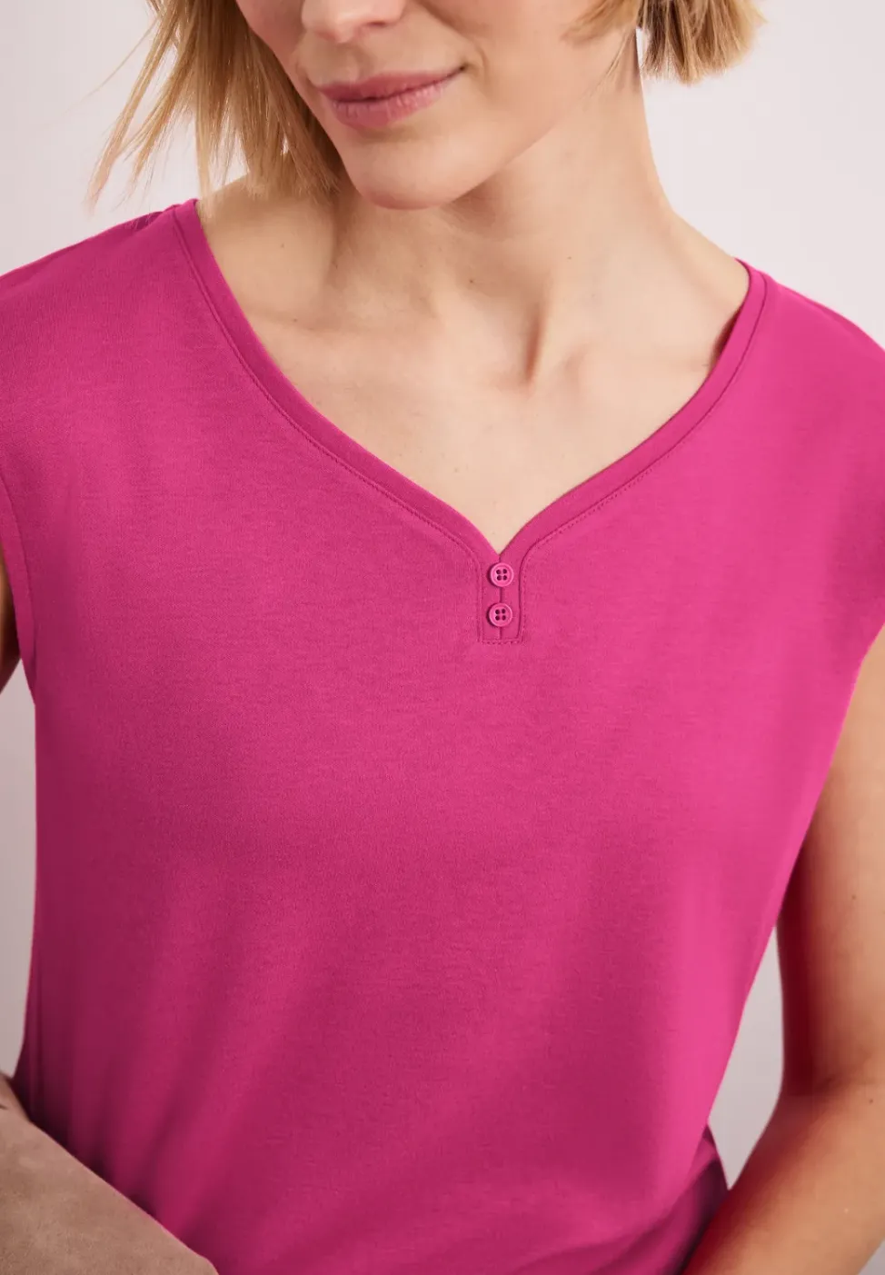 T-shirt avec détail de boutons