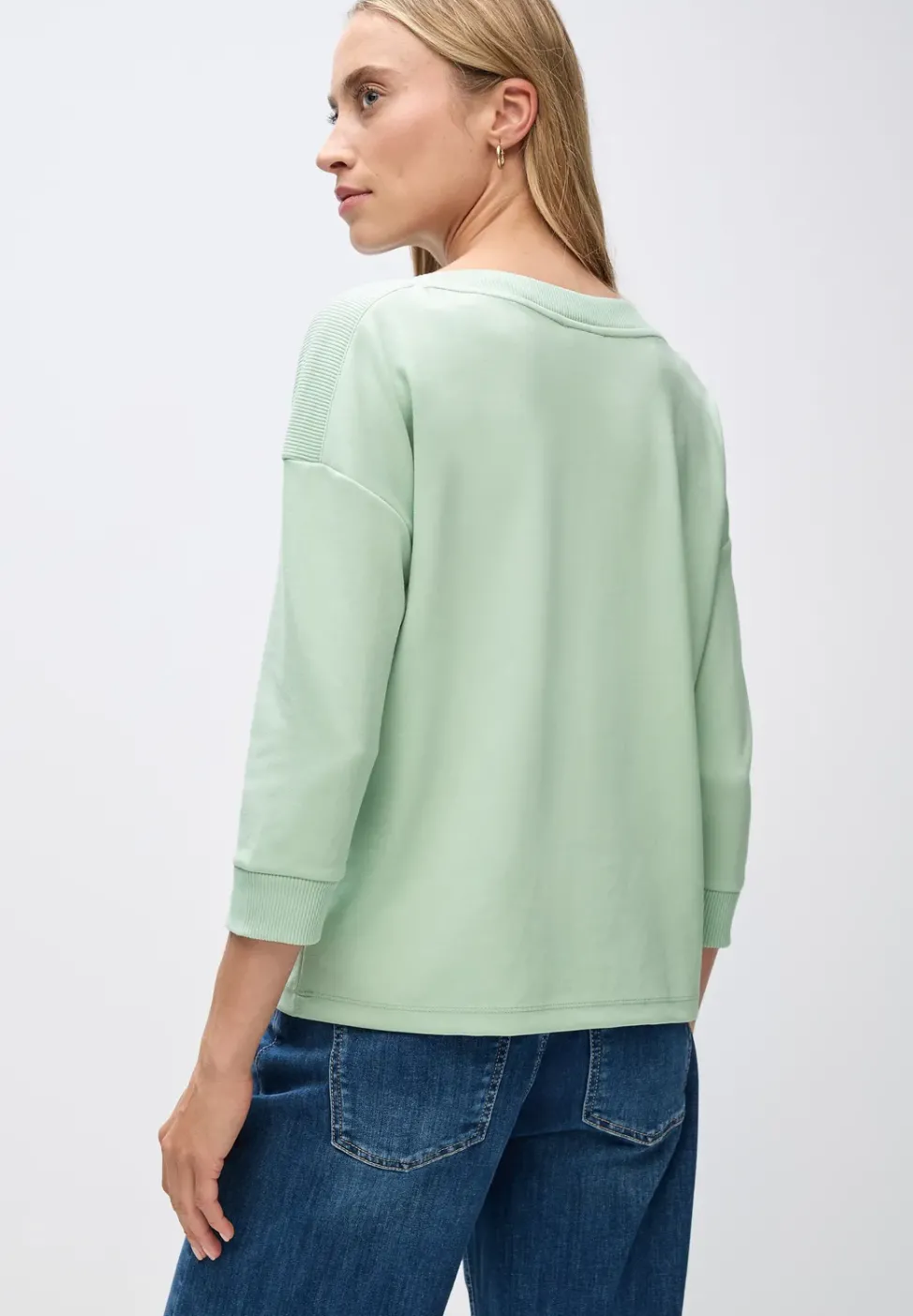 T-shirt avec encolure en U