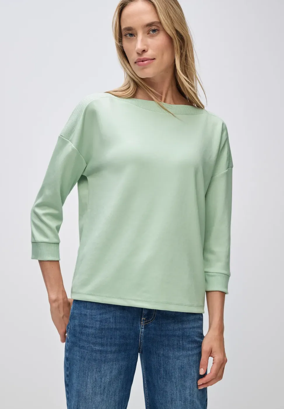 T-shirt avec encolure en U