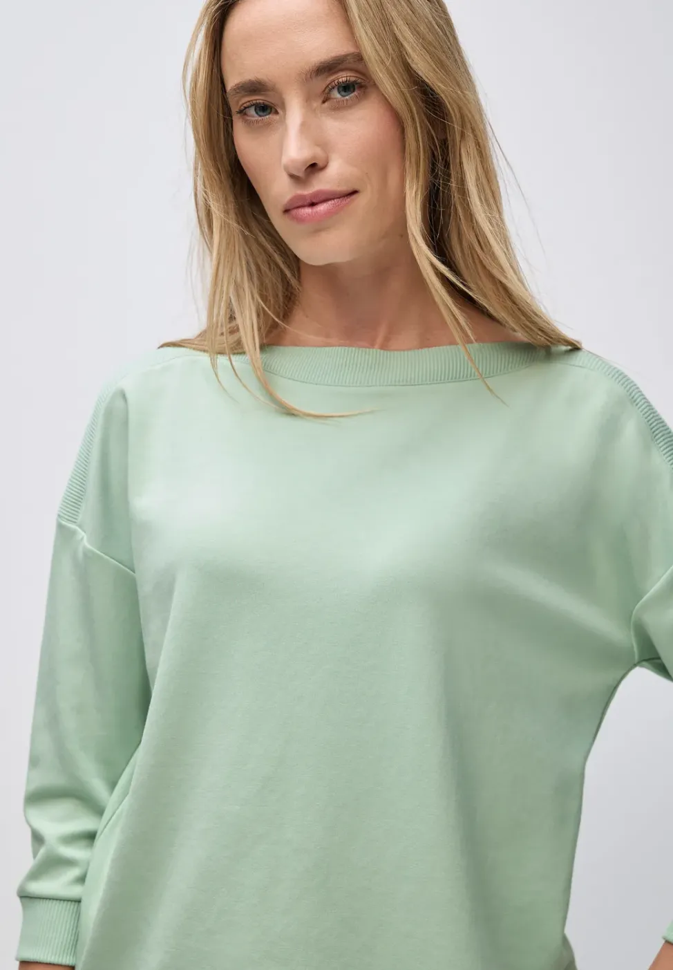 T-shirt avec encolure en U