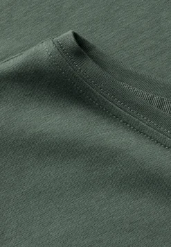 T-shirt avec texte sur film