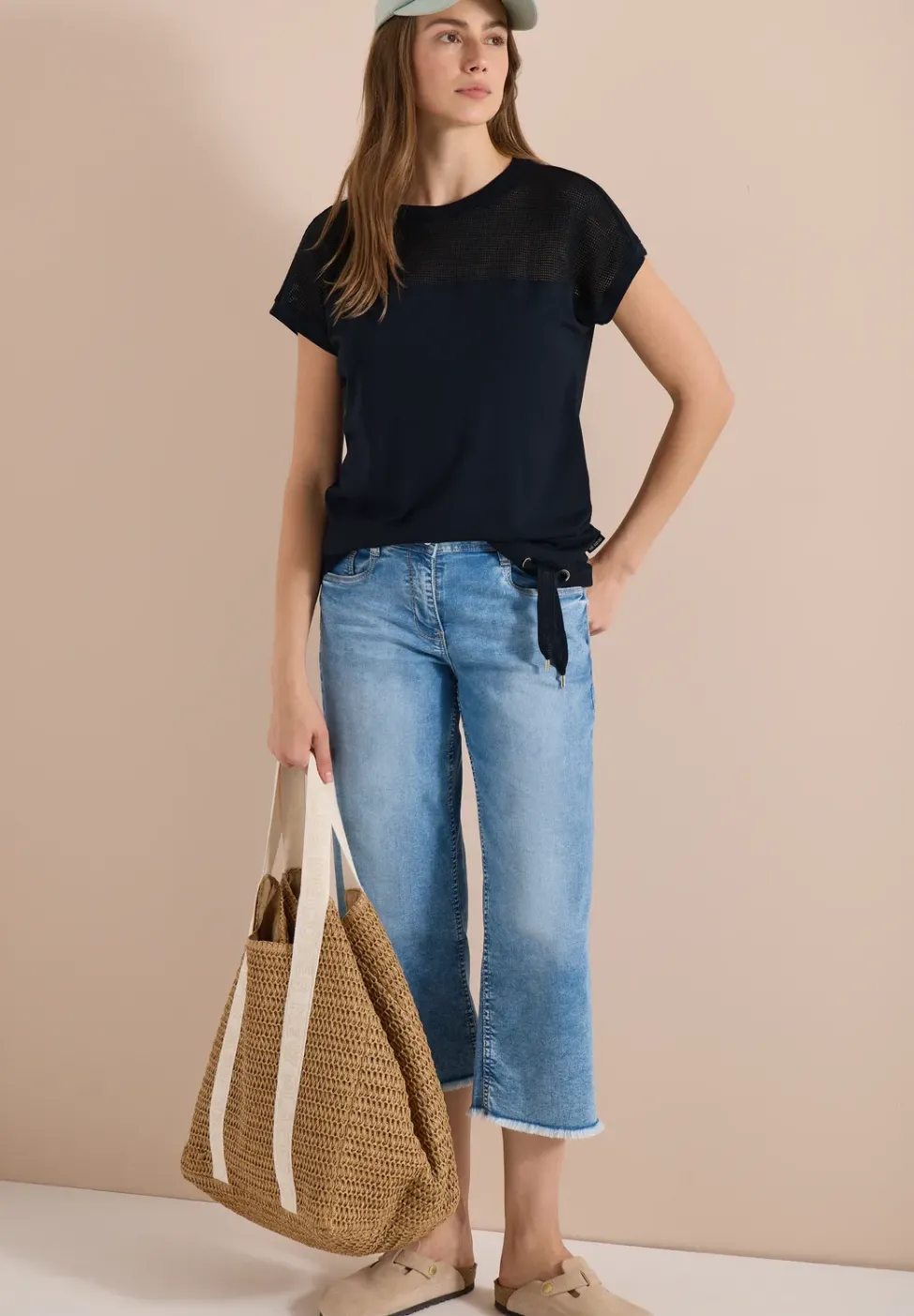 T-shirt avec boatneck et insert en mesh