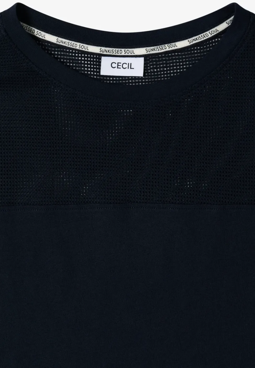 T-shirt avec boatneck et insert en mesh