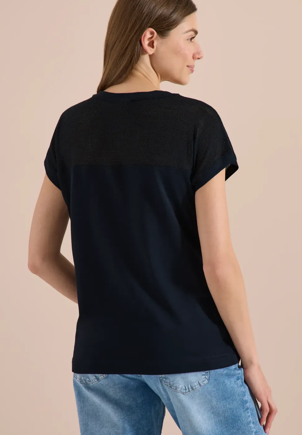 T-shirt avec boatneck et insert en mesh