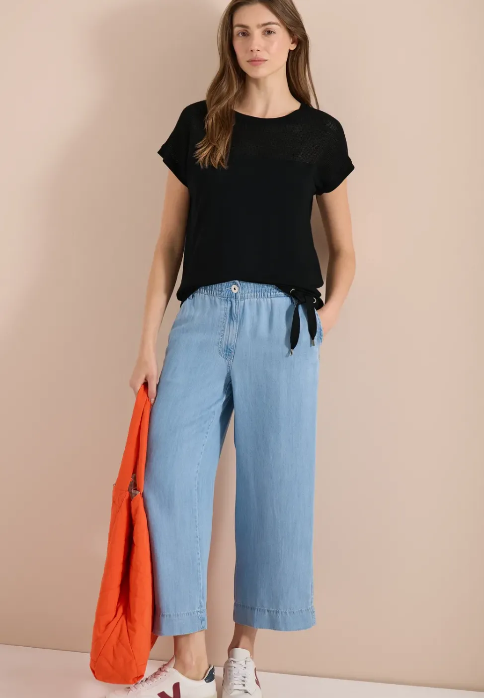T-shirt avec boatneck et insert en mesh