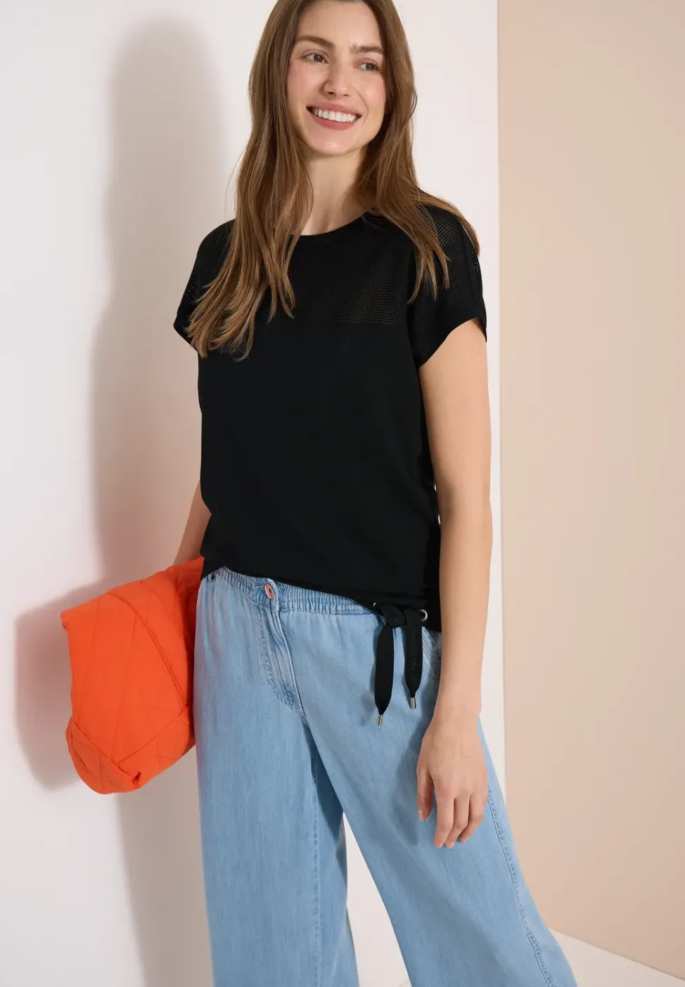 T-shirt avec boatneck et insert en mesh