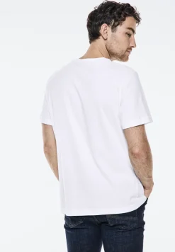 T-shirt avec chestartwork