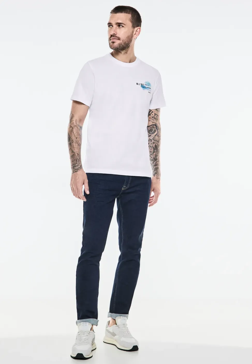 T-shirt avec imprimé sur la poitrine