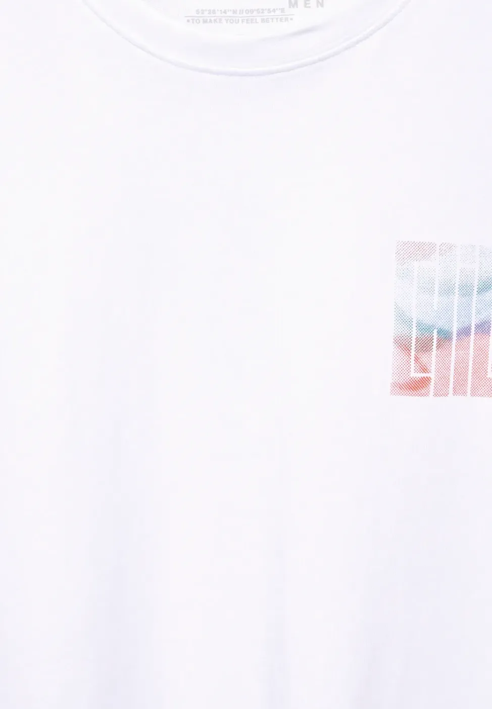 T-shirt avec imprimé sur la poitrine