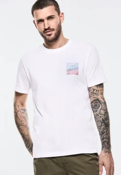 T-shirt avec imprimé sur la poitrine