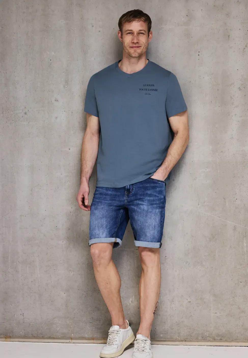 T-shirt à col en V