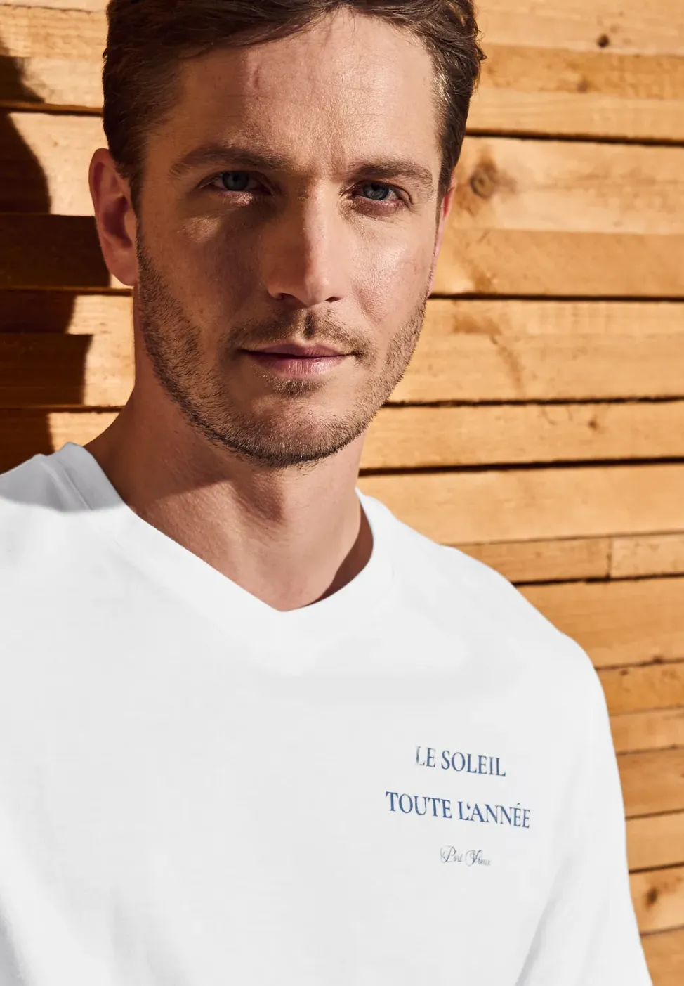 T-shirt à col en V