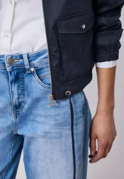 Veste avec cordon de serrage