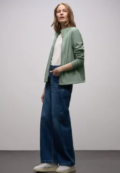 Veste avec cordon de serrage