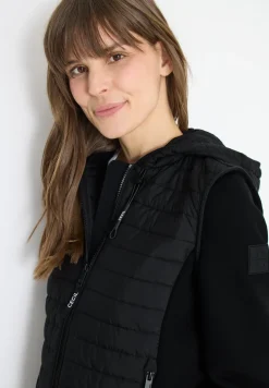 Veste avec un mélange de structures et une capuche
