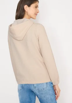 Veste à capuche avec structure