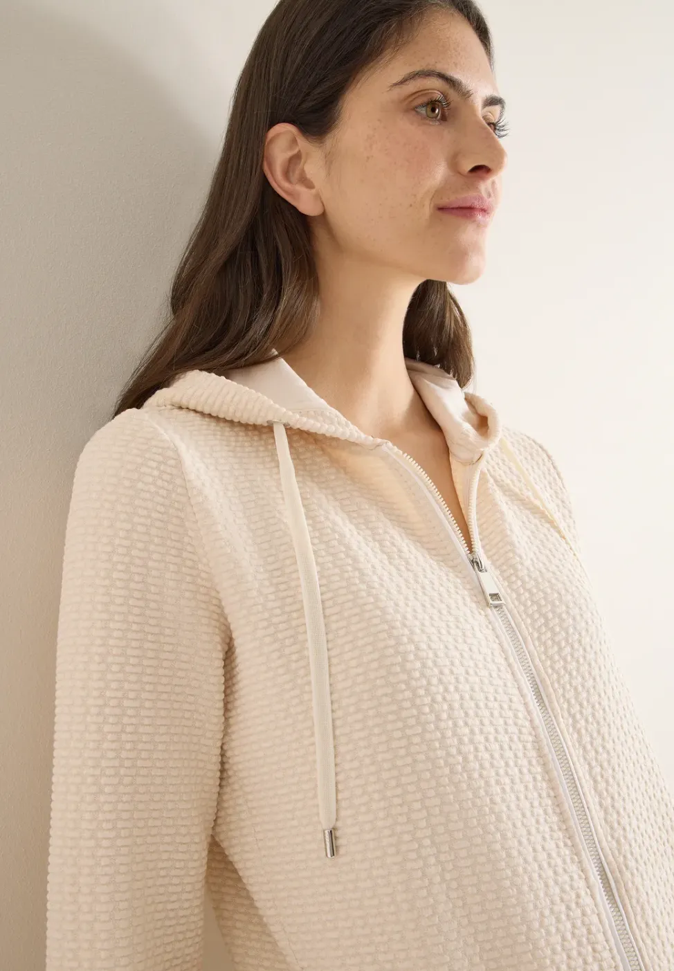 Veste à capuche avec structure