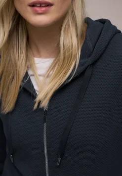 Veste courte à capuche